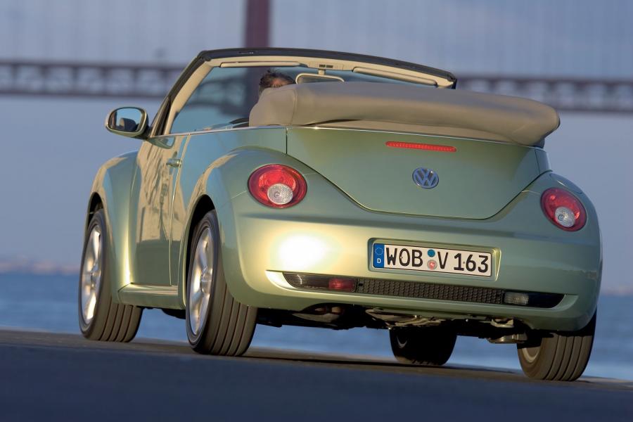  Volkswagen New Beetle Cabriolet 2006 года  (фото 25 из 39)